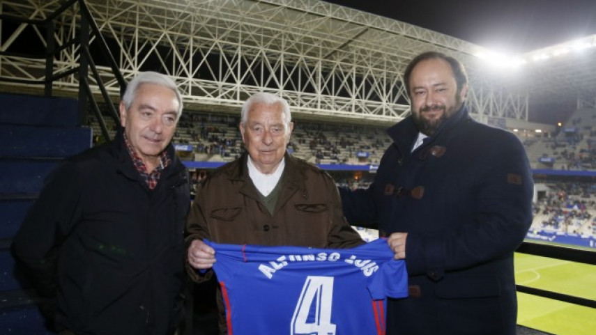 El homenaje al abonado número cuatro del Real Oviedo